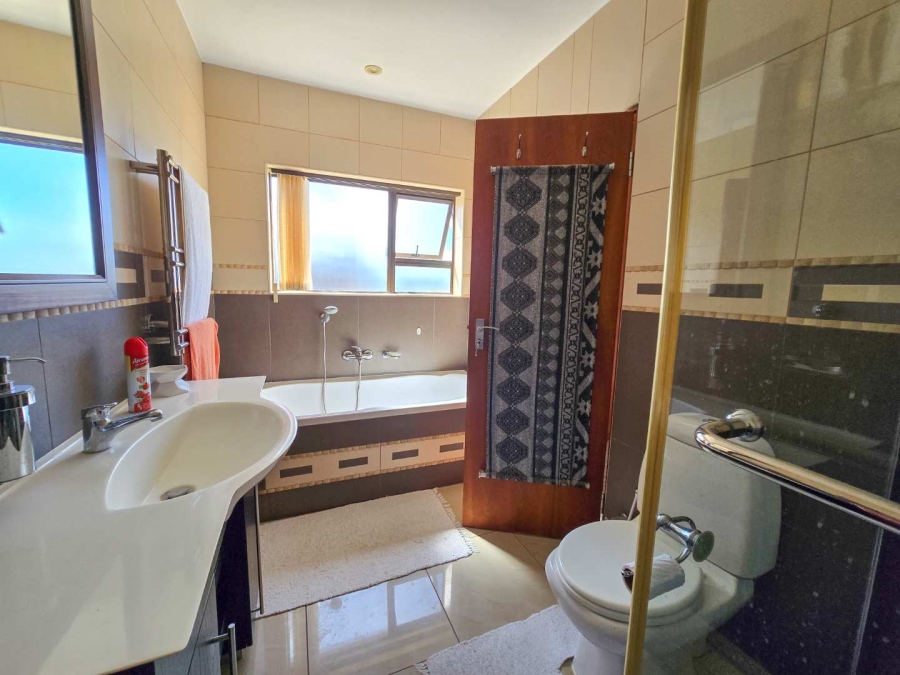 4 Bedroom Property for Sale in Stilbaai Wes Western Cape